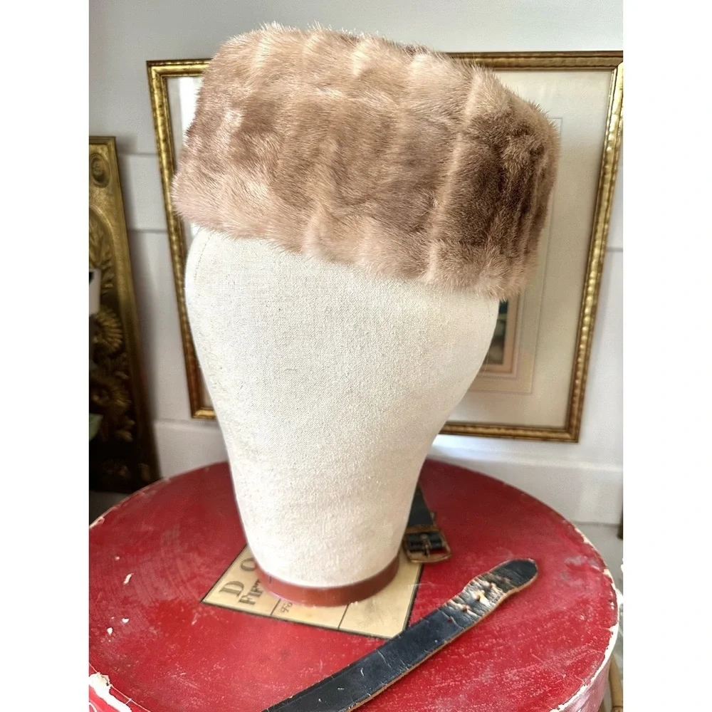 Vintage Dobbs Fifth Avenue Hat Box Horse + Buggy Women’s Mink Hat & Hat Block